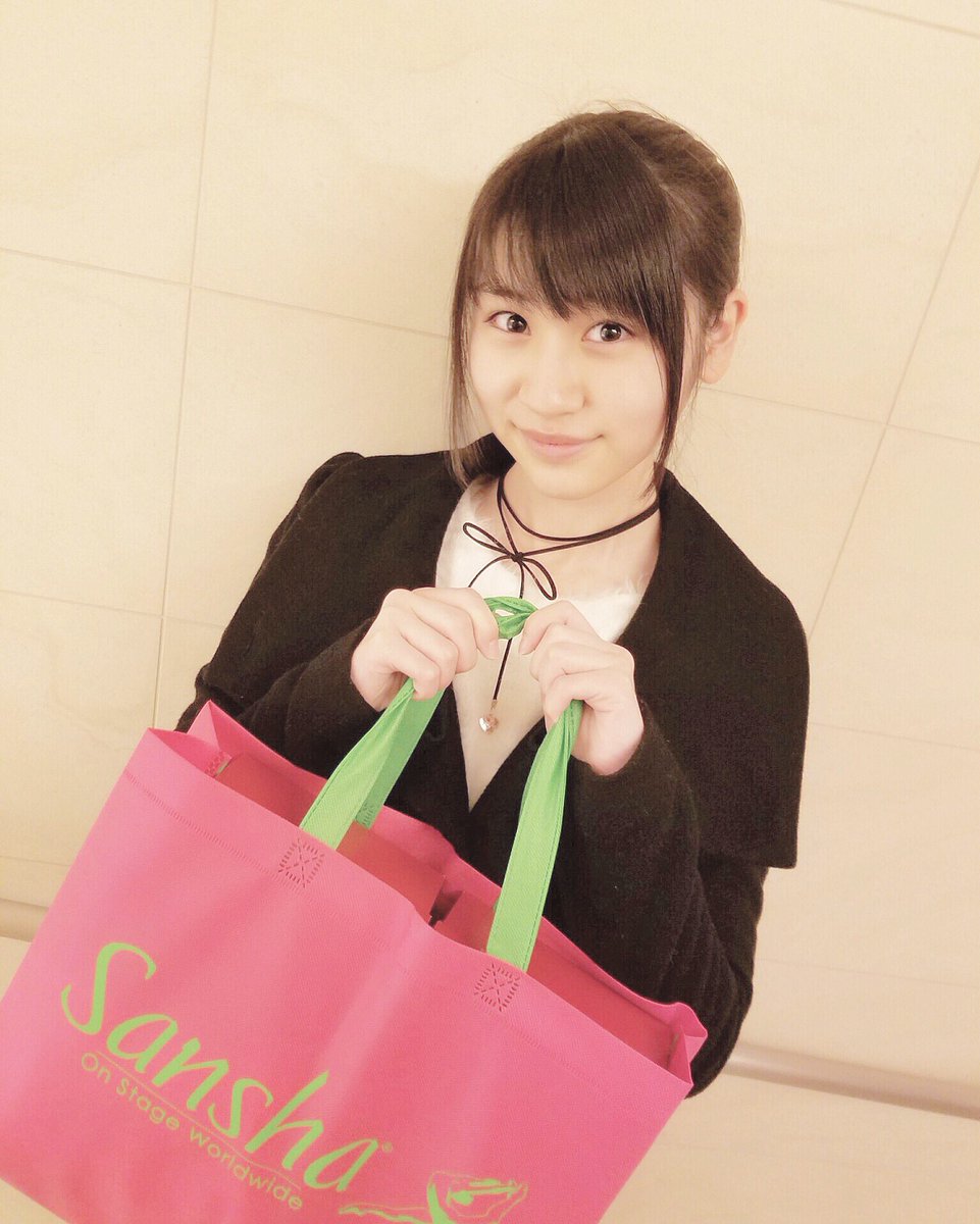 aomushi_kune2's tweet photo. 今日は、スタジオでまなちゃんと2/19のミュージカルコントの練習👑✨
その後、ミルバでお買い物してきました👠*.
#MILBA
こけぴよ*二木蒼生 https://t.co/1sauGuWixJ