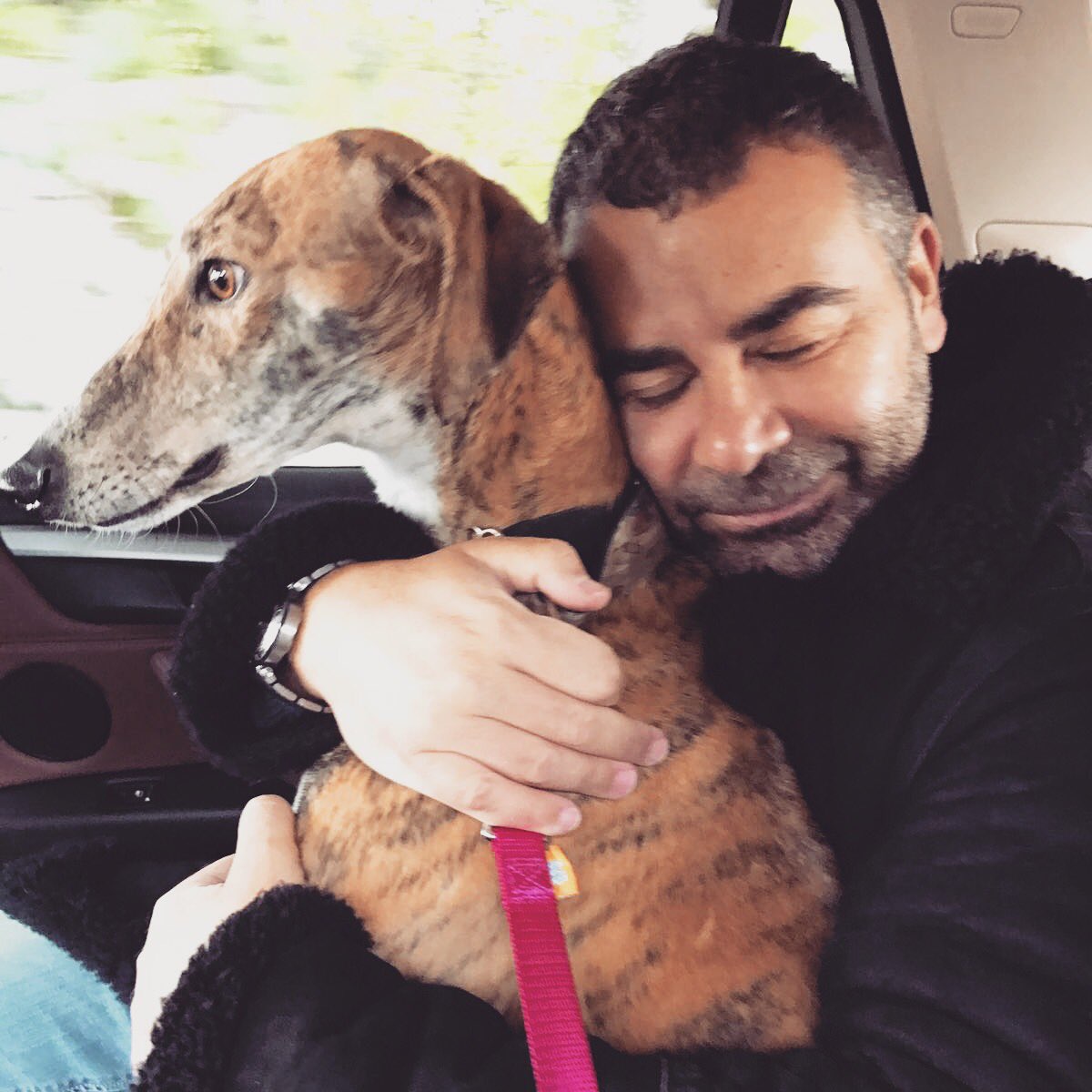 jjaviervazquez's tweet photo. Hoy iba a ser un día especial y lo está siendo. Tenemos nuevo miembro en la familia. Bienvenido a casa, Bart. Emoción pura 💙 https://t.co/qoXTHQPo6d