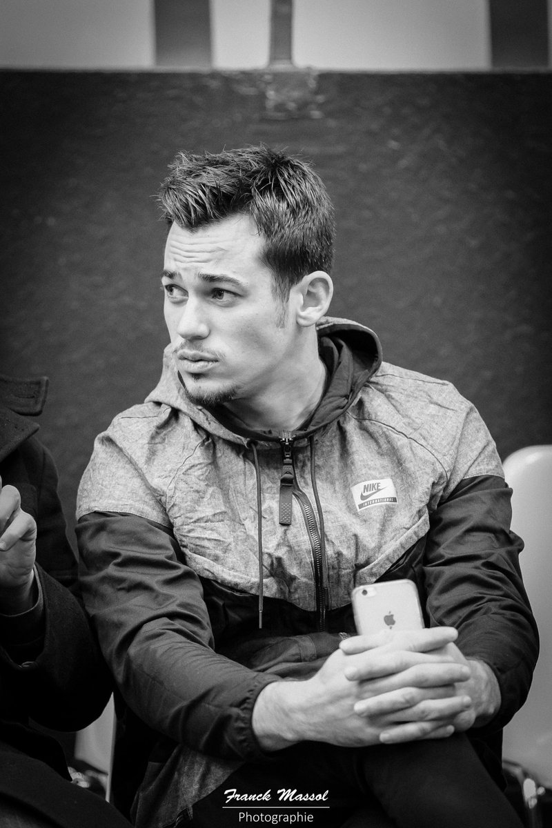 FranckMassol's tweet photo. @allstarperche legend hier soir à la maison des sport de @clermontfd #allstartperche #polevolt https://t.co/882IHvrDf3