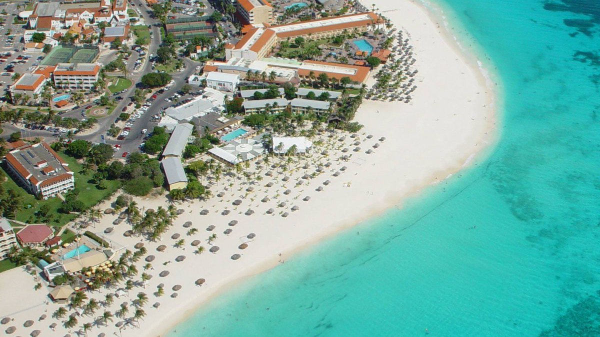 arubafirstclass's tweet photo. your view arriving on our beautiful island of 
aruba.✈️ 
#firstclassaruba.com https://t.co/ZIfejxZKL7