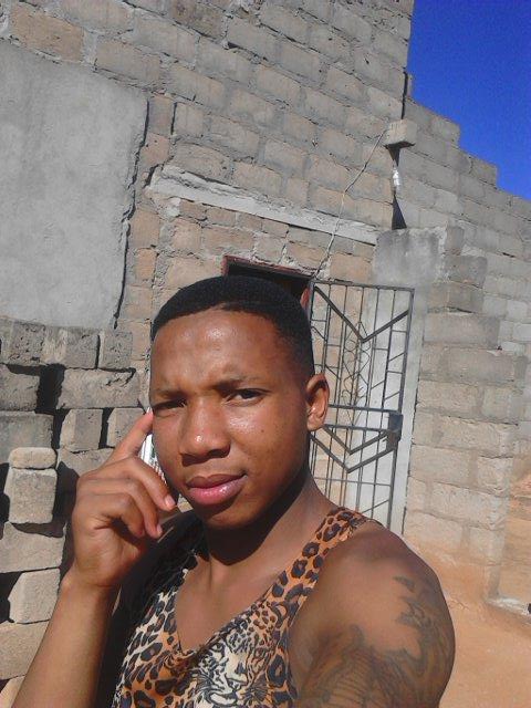 thani_excellent's tweet photo. JC at home wit my frndz#chiling with my home boyz https://t.co/uCROkx7uhW