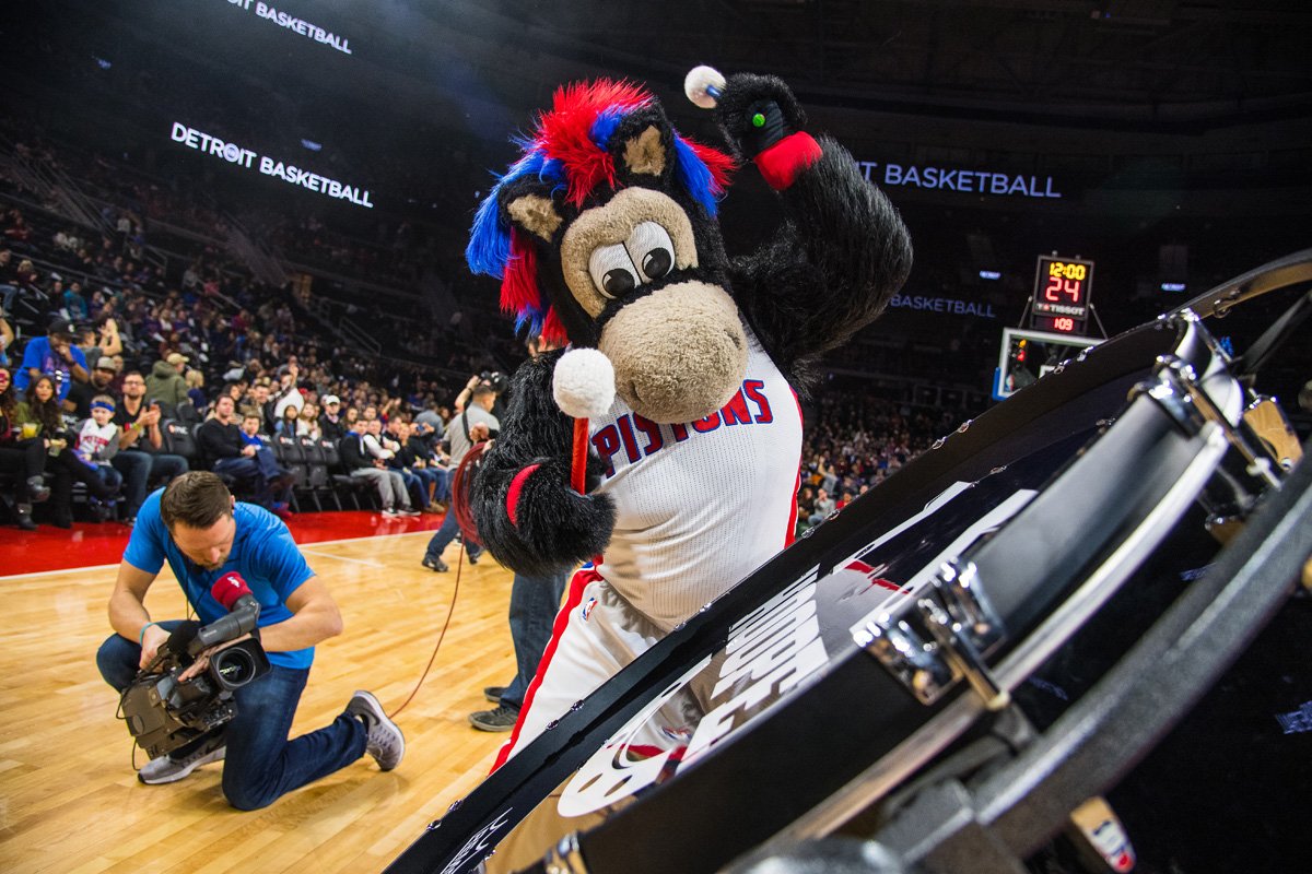 DetroitPistons's tweet photo. The Show: The @PistonsEnt Team ➕ @PistonsPAC ➕ a #Pistons win ➡️ one great night!

📷https://t.co/UonnLCVw2S https://t.co/uyuK7xB4hU