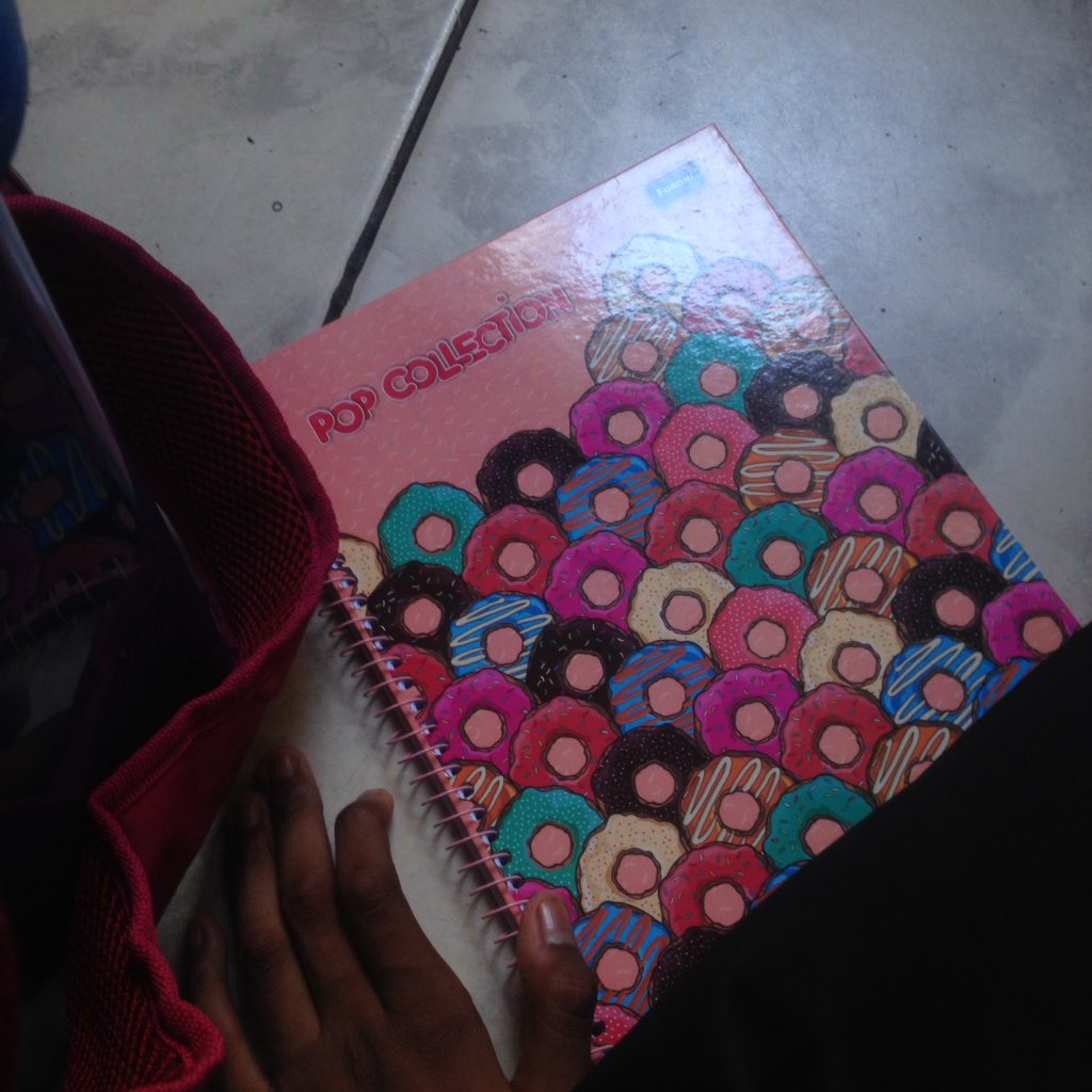 nihb_aloha's tweet image. Amanhà libero o vídeo de Material Escolar 2017 👽👍🏽