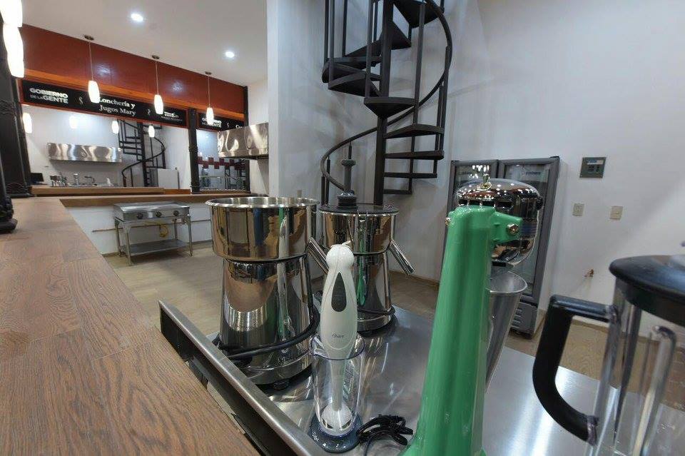RobertoSandoval's tweet photo. Equipado completamente con refrigeradores, computadoras, licuadoras, hornos, exhibidores, paneles solares, cuarto frío y mas en cada local https://t.co/5BGqLjoFk4