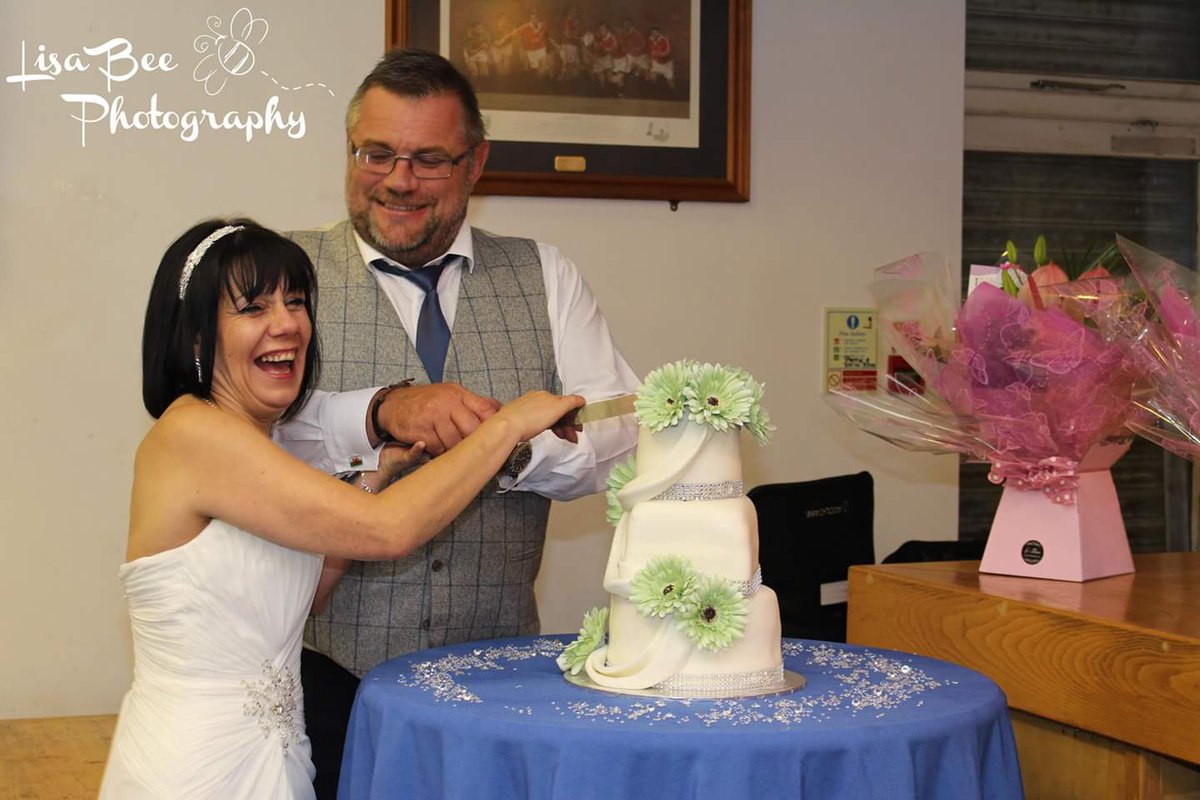 lisabeephoto's tweet photo. I appear to have neglected my poor photography page. Just a few pics from my last wedding with Lisa &amp; Lloyd 💖 https://t.co/41vuUsREb0