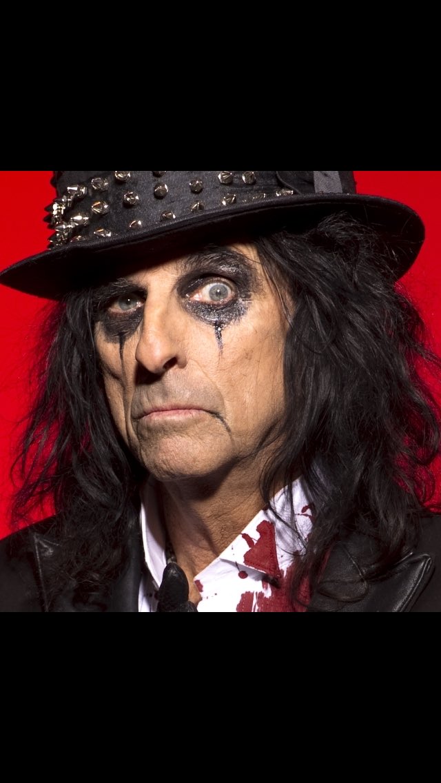 Happy birthday Alice Cooper (1948). 