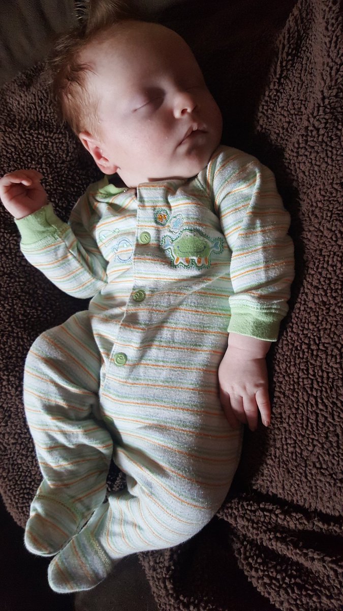 fallenphoenix84's tweet photo. My sleepy boy! #momlife #tiredboy #iloveyou https://t.co/jmJu8nwY3J