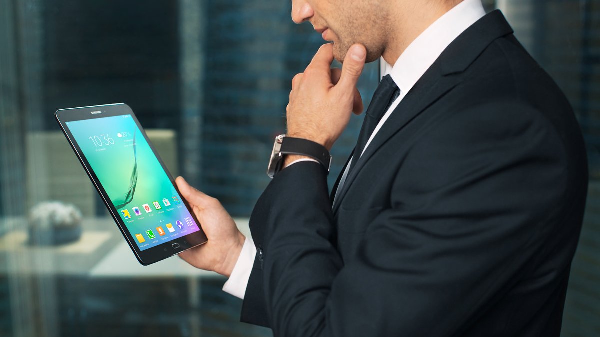 SamsungRussia's tweet photo. C Samsung #TabS2 ты можешь работать с приложениями в режиме разделения экрана или всплывающих окон: https://t.co/rcVwGmeFyZ https://t.co/V28x26jIj7
