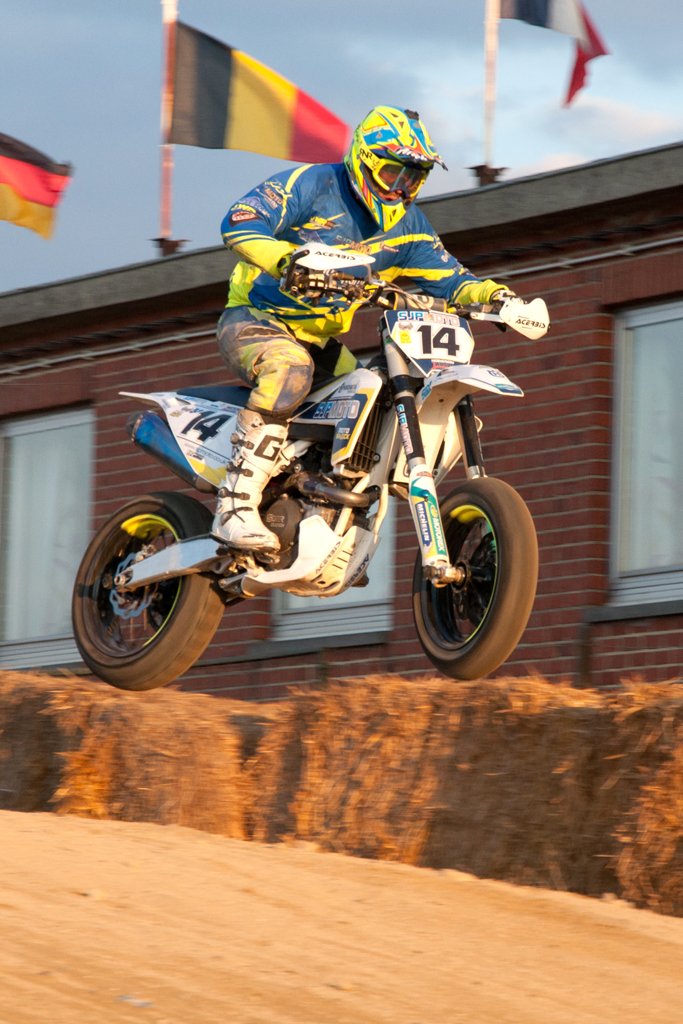 _VLP91_'s tweet photo. Petite Série Spéciale @crazyhodgson au @Superbiker_be #Mettet 2016....

Plus de photo sur https://t.co/njJq2qDJ89 https://t.co/hvSKuak1JZ