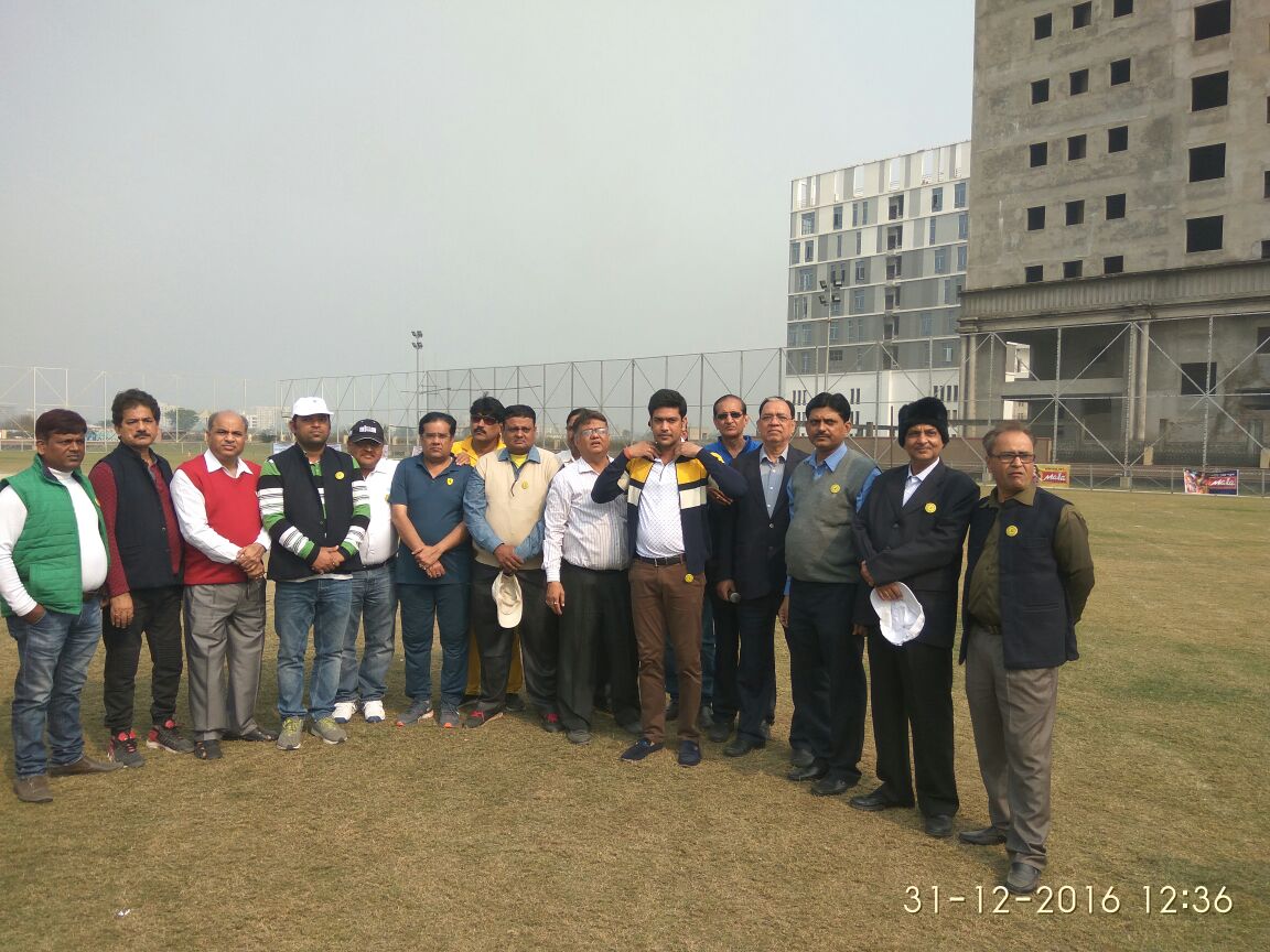 Daya_mishra's tweet photo. Team Calcutta Kanykubja Sabha at NKDA stadium with minister W B govt. sri Lakshmi Ratan Shukla.#KPL2016 https://t.co/tPSkdeg36z