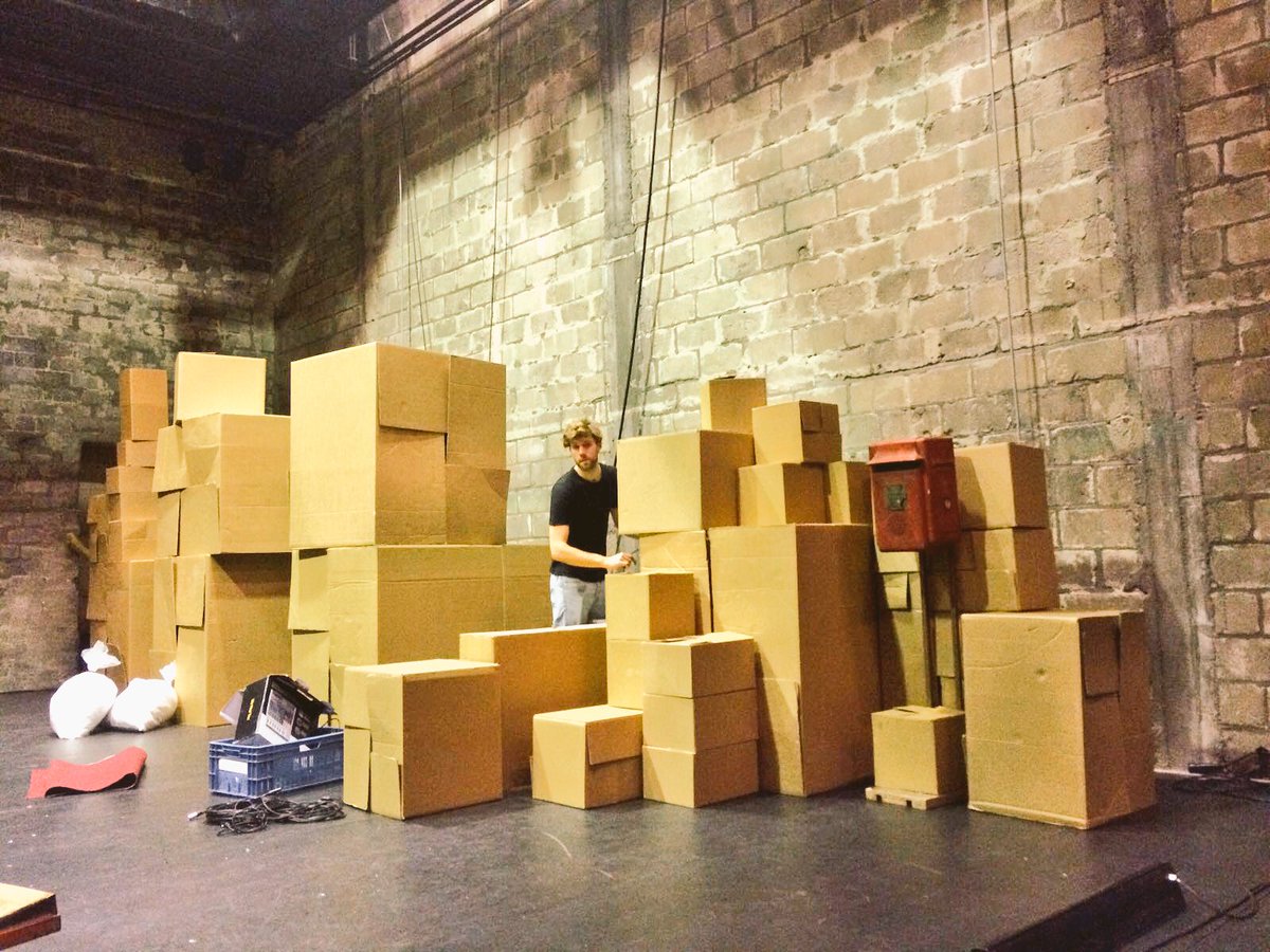 m_and_sons's tweet photo. de popupkaravaan van de IbsenCrashers #CTINora is gearriveerd in Tielt België! #theatermalpertuis #4hrs2popup #uitverkocht https://t.co/JJdB1KJG5H