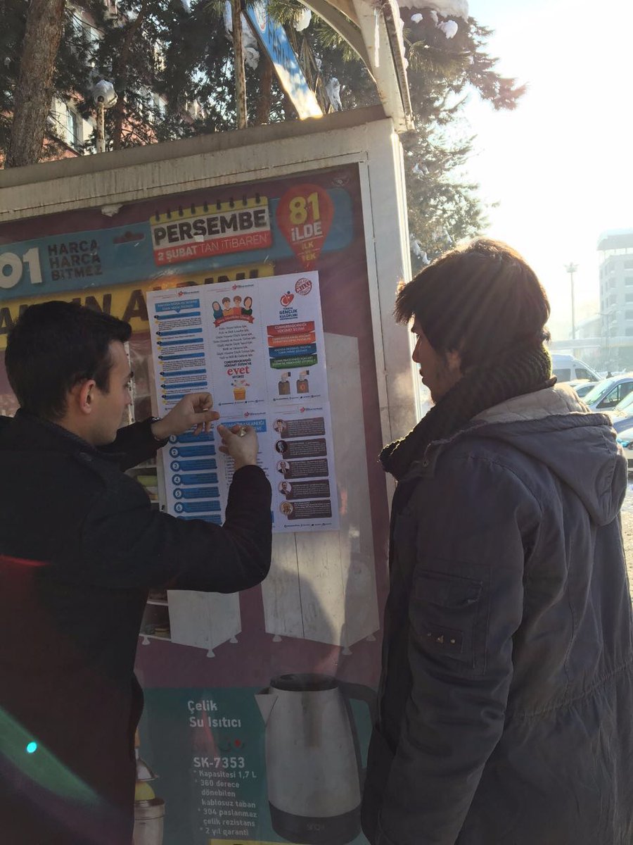 genckonfedTR's tweet photo. Genç gönüllüler #EVET için sahada 
#MUŞ https://t.co/TubtZo25si