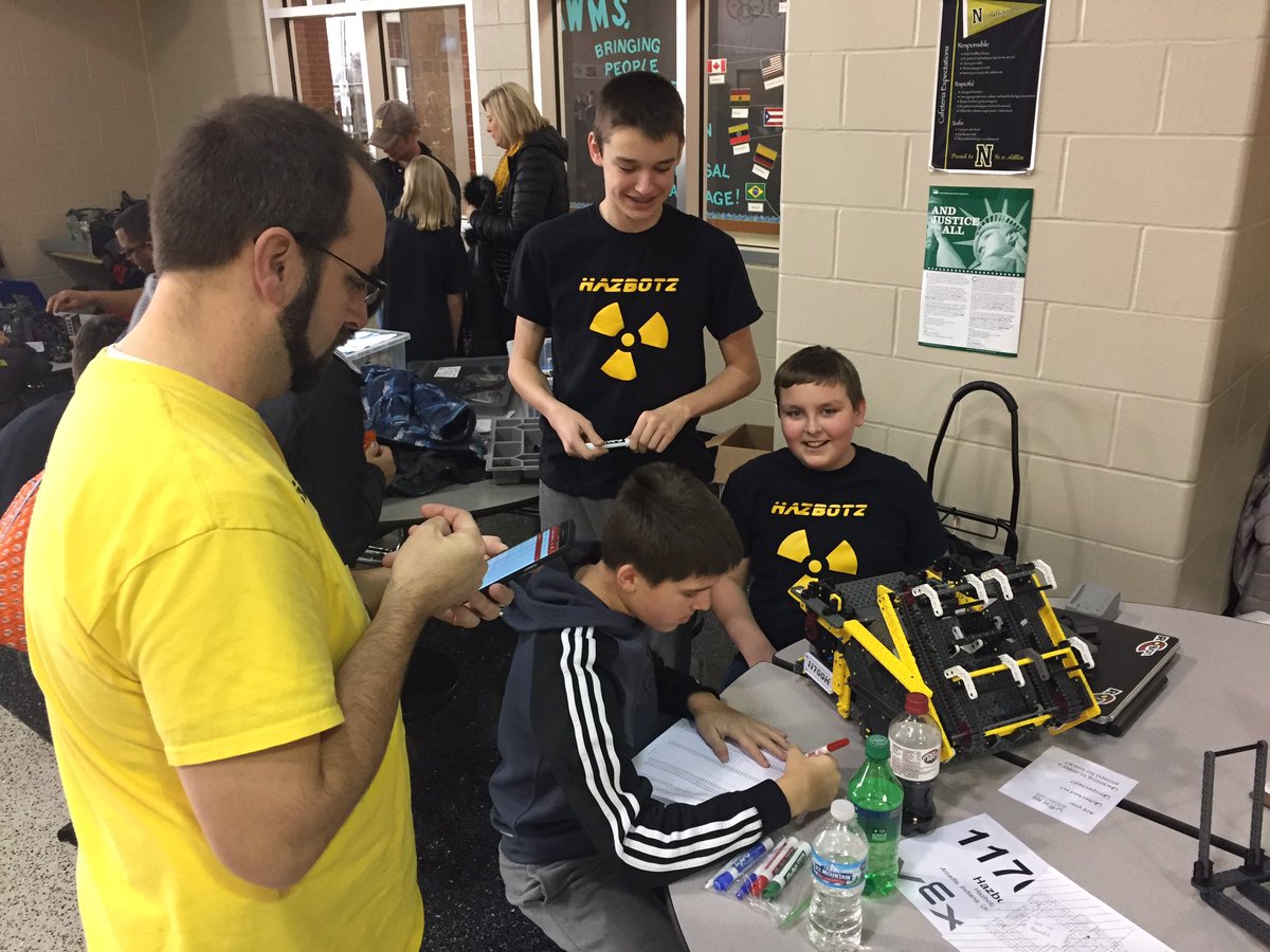 Hazbotz's tweet photo. So many teams @ Cornerstone Noblesville #VexIQ,they are out of parking &amp; bussing people https://t.co/QJJbYAeX7s teams across state are here! https://t.co/s4aiQzFHTq