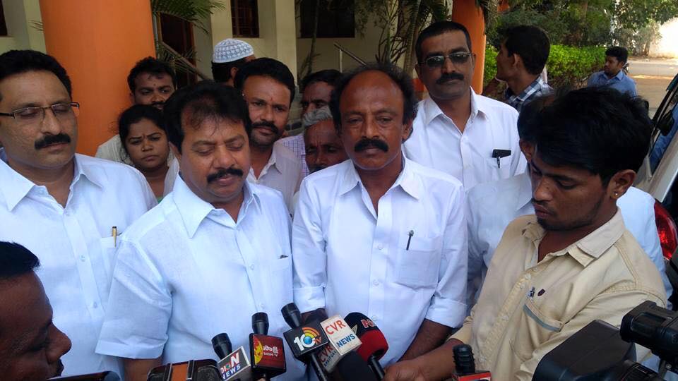 URAVAKONDA ASSEMBLY JALLIPALLI VILAGE GRAMASARPANCH BEET A PITY WOMEN,,,,,, YSRCP LEADERS COMPLIENT TO SP   😋