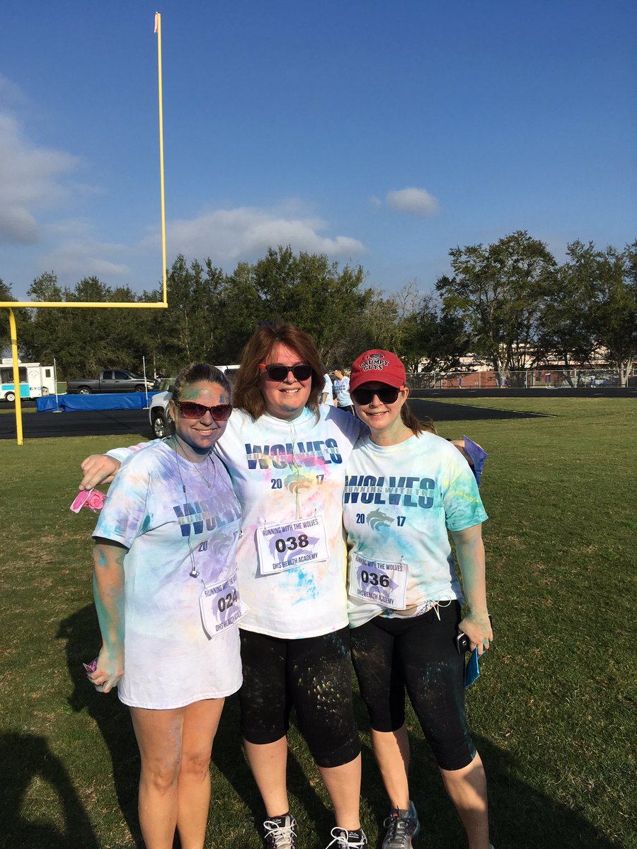slchase_vcs's tweet photo. Timbercrest represents @ DHS Color Run 5k https://t.co/lDUOZHjXkx