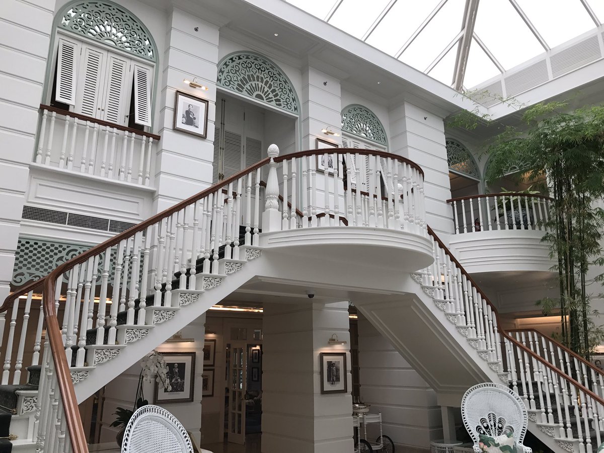 thecuriousdan's tweet photo. บรรยากาศใน Authors' Lounge สไตล์โคโลเนียล สวยมากๆ ทั้งตึกนี้อายุ 141 ปี น่าจะเป็นเลานจ์ที่เก่าแก่ที่สุดในประเทศไทย https://t.co/ljqsKaIAkd