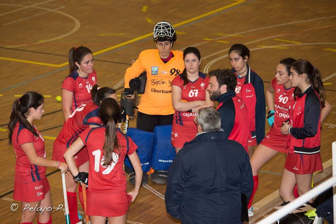 HockeyFemRGCC's tweet photo. A week ago 📷🔙 No estamos en Madrid jugando las finales pero hemos disfrutado un montón de la temporada de sala!💪🏑💥 #indoorhockey #somosgrupo https://t.co/XffABamloC