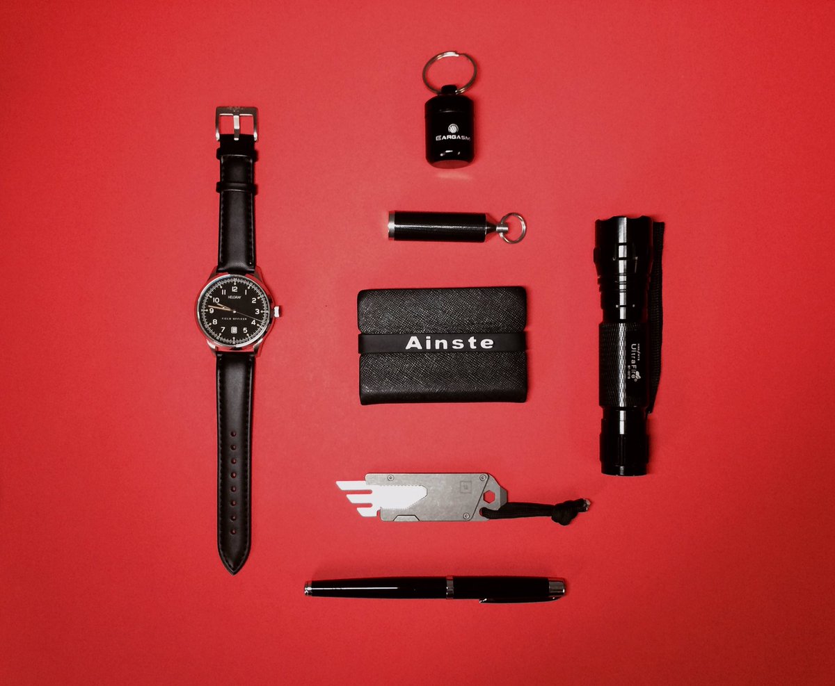 the2ndwill's tweet photo. #edc #helgray #watches #ainste #tpt #watford #ultrafire #eargasm #gearward #red #flat #flatlight https://t.co/WUe8ghhuKC