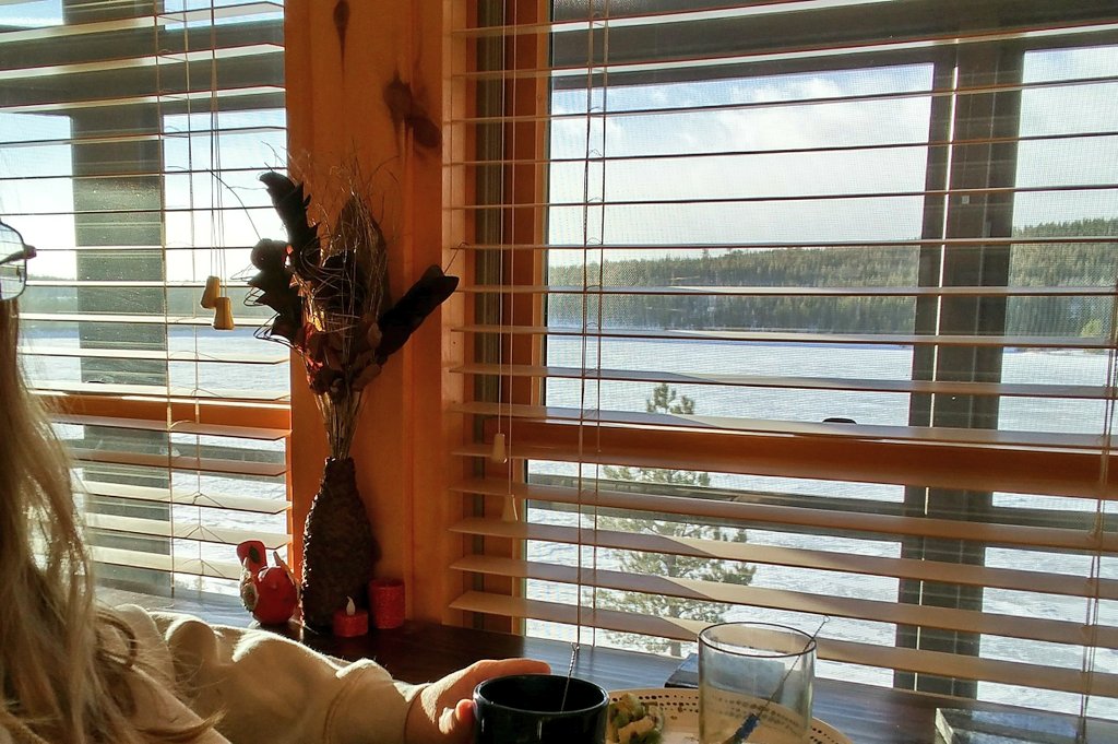 NowataHouse's tweet photo. February in CO at 8500 ft - Sunrise breakfast overlooking Panhandle Res. Food for body and soul! #redfeatherlakes #Coloradowinter #yummy https://t.co/3drIoLHCaz