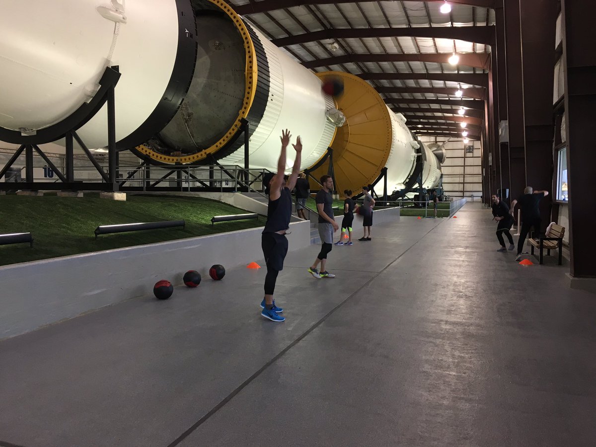 BillyDec's tweet photo. #Workout @ #NASA w #NIKE #ProTrainers in #Houston for #SuperBowl (See it on Snapchat BillyDecLive!)! RT https://t.co/n1r3rDe3Yd