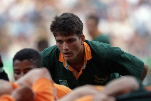 lequipe's tweet photo. Afrique du sud : l'ancien champion du monde, Joost Van der Westhuizen, dans un état critique https://t.co/LiPDqIULrC https://t.co/jmZUV5SMN9