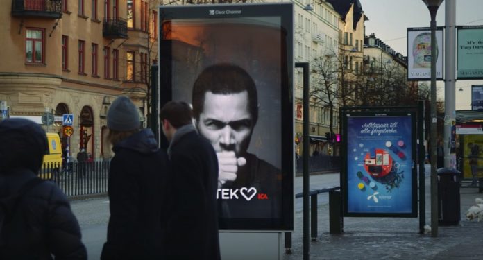 ViralesVideos24's tweet photo. Cartel interactivo tose cada vez que un fumador pasa cerca https://t.co/yuoiKKGV7z https://t.co/Nc3AtM8bcl