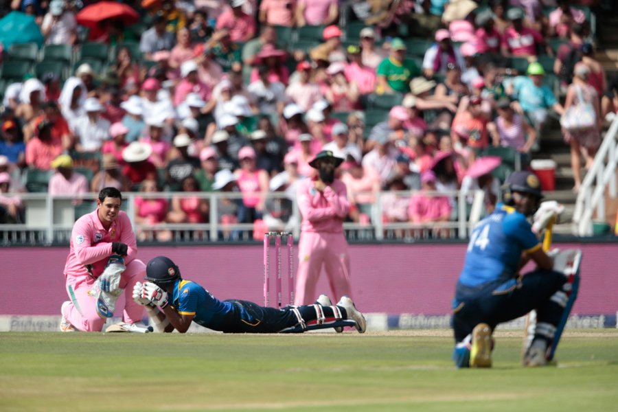 SriLankaTweet's tweet photo. Sri Lanka All Out for 163 (39.2 ov) in #BeesStopPlay 3rd ODI Cricket match against South Africa #LKA #SAvSL #PinkODI https://t.co/b6U3LMTouT