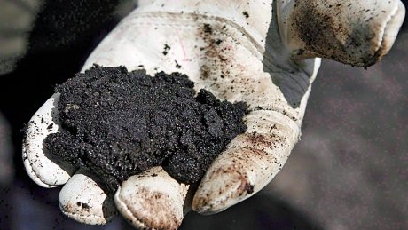 CBCEdmonton's tweet photo. Canada's oilpatch needs new customers. Who's willing to buy? https://t.co/5cUptkPEZC https://t.co/MnLRFA0gXG
