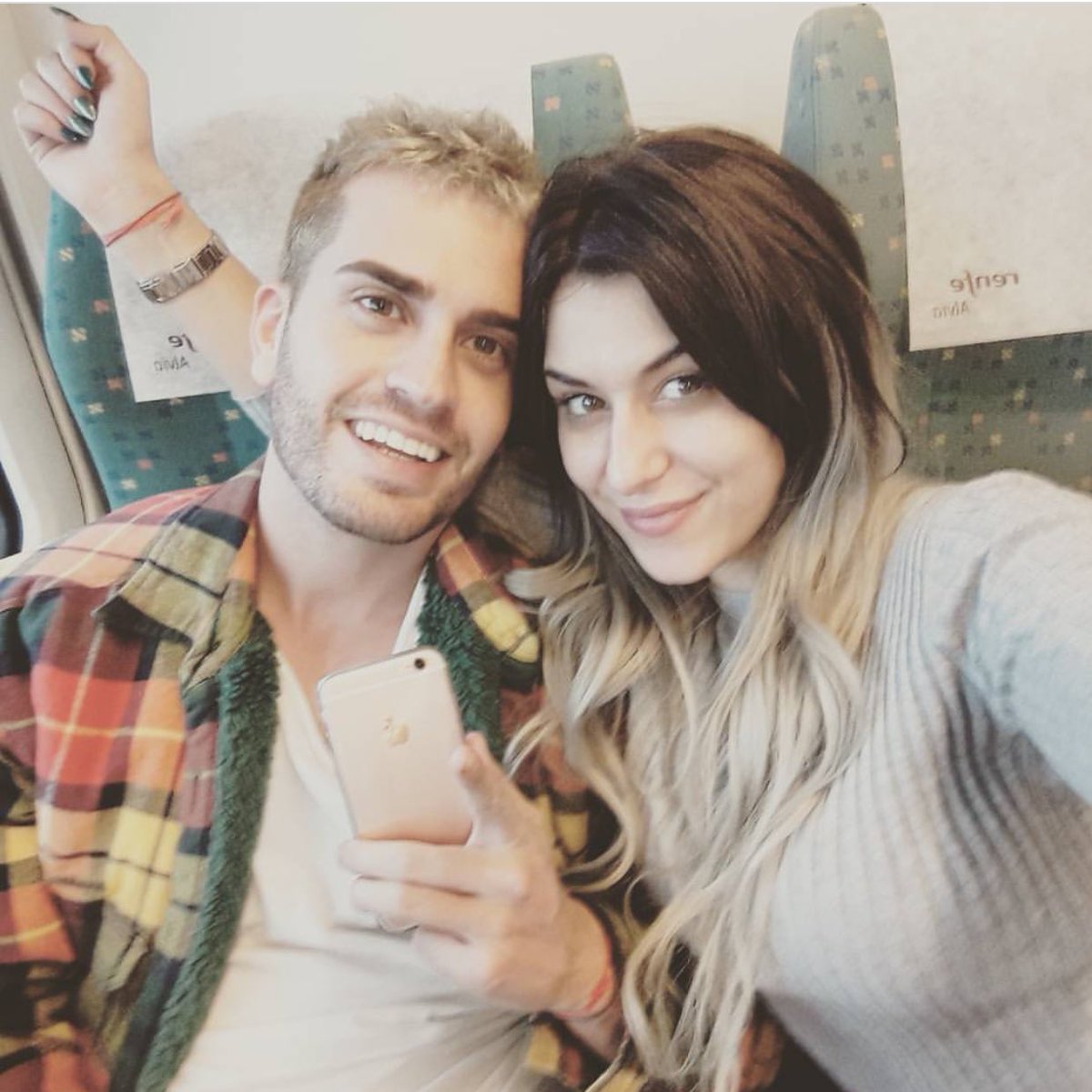 miriaamfdz_'s tweet image. "Dale tiempo al tiempo que yo el mío te lo regalo a TI ❤️" #PostRodea