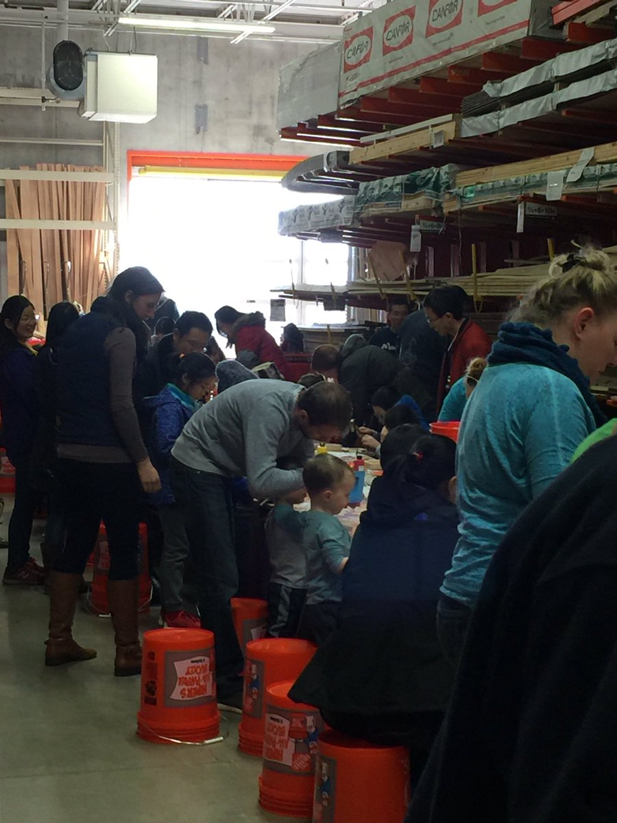 shellytodd23's tweet photo. Record # at our 2034 kids Valentines ❤️❤️workshop 200+ and counting and it's only 11am!!!!!! @LHdepot https://t.co/CVjkcSQ3Hf