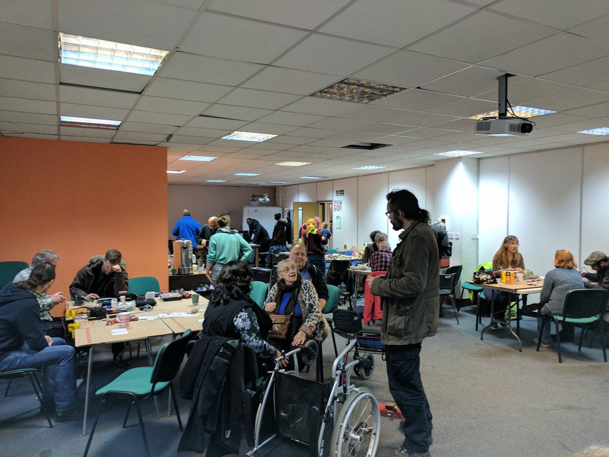 RepairCafeLeeds's tweet photo. Now our fab fixers have got through
Headphones
PS3 controllers
Bags
Dresses
Radio/cassette players
Heaters
Lamps

#FixNotThrow #RepairCafe https://t.co/gbjoxGRuNY