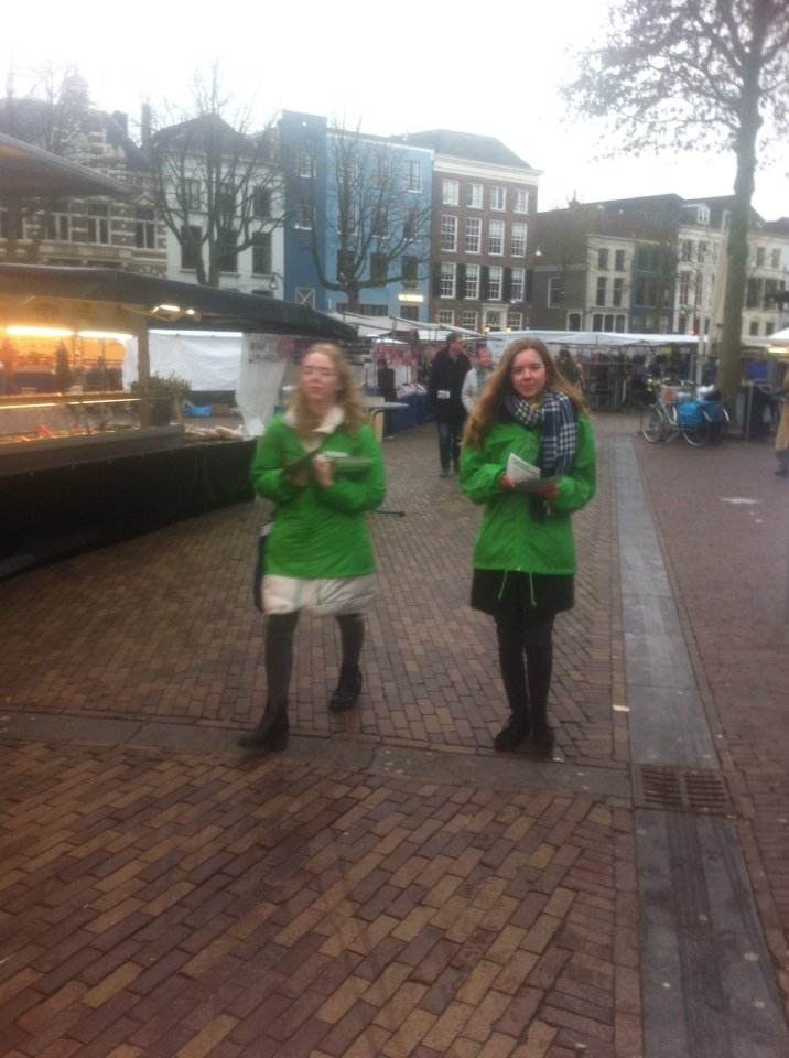 #Dwars #Overijssel (#GroenLinks jongeren) is net opgericht, en meteen de straat op in #Deventer