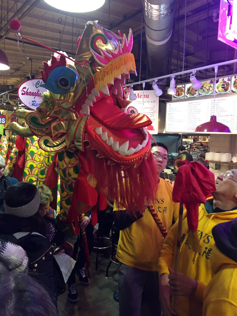 newsreportingII's tweet photo. The Philadephia Suns are currently performing the Lion Dance throughout the @RdgTerminalMkt 🐲🐉 https://t.co/VKiE8n0Vtq