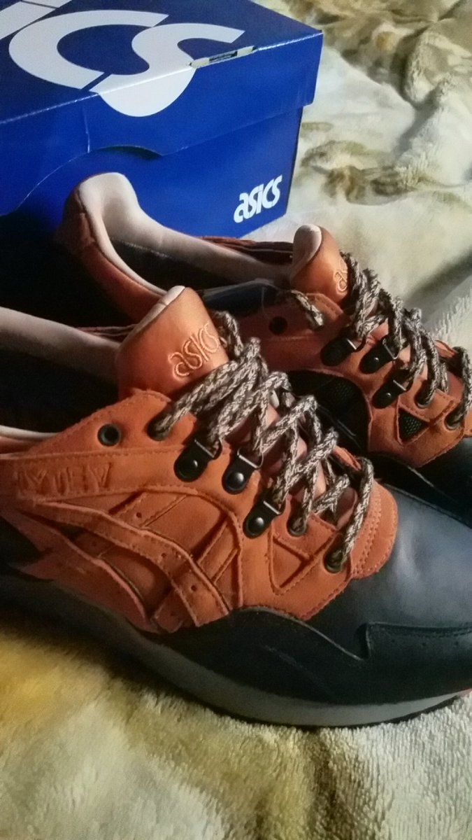 6_4maniac's tweet photo. They didn't come in my size but I got them anyway. HUGE FAN! It's #gortex. Do you know about gortex? #ScaryCold @JerrySeinfeld @SeinfeldTV https://t.co/p4lcRZQp4O