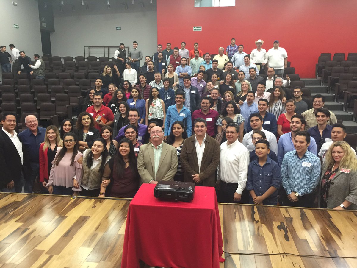 IRHsonora's tweet photo. Una cálida y amena charla de nuestro Secretario General de Gobierno en la escuela de cuadros #ICADEPSONORA https://t.co/DUga8Kk6gG