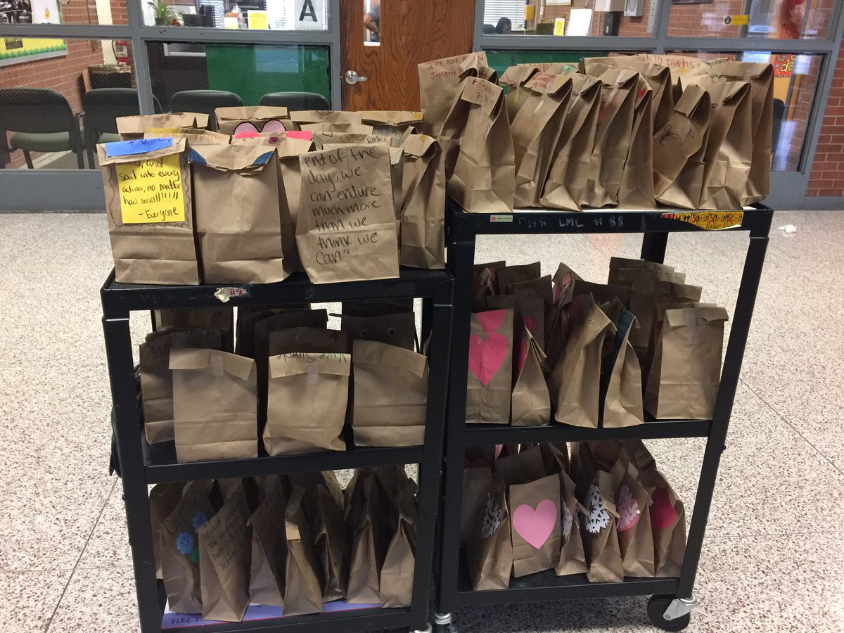 PHSshare's tweet photo. A day of service at Parkdale https://t.co/vfVfsvfCrB