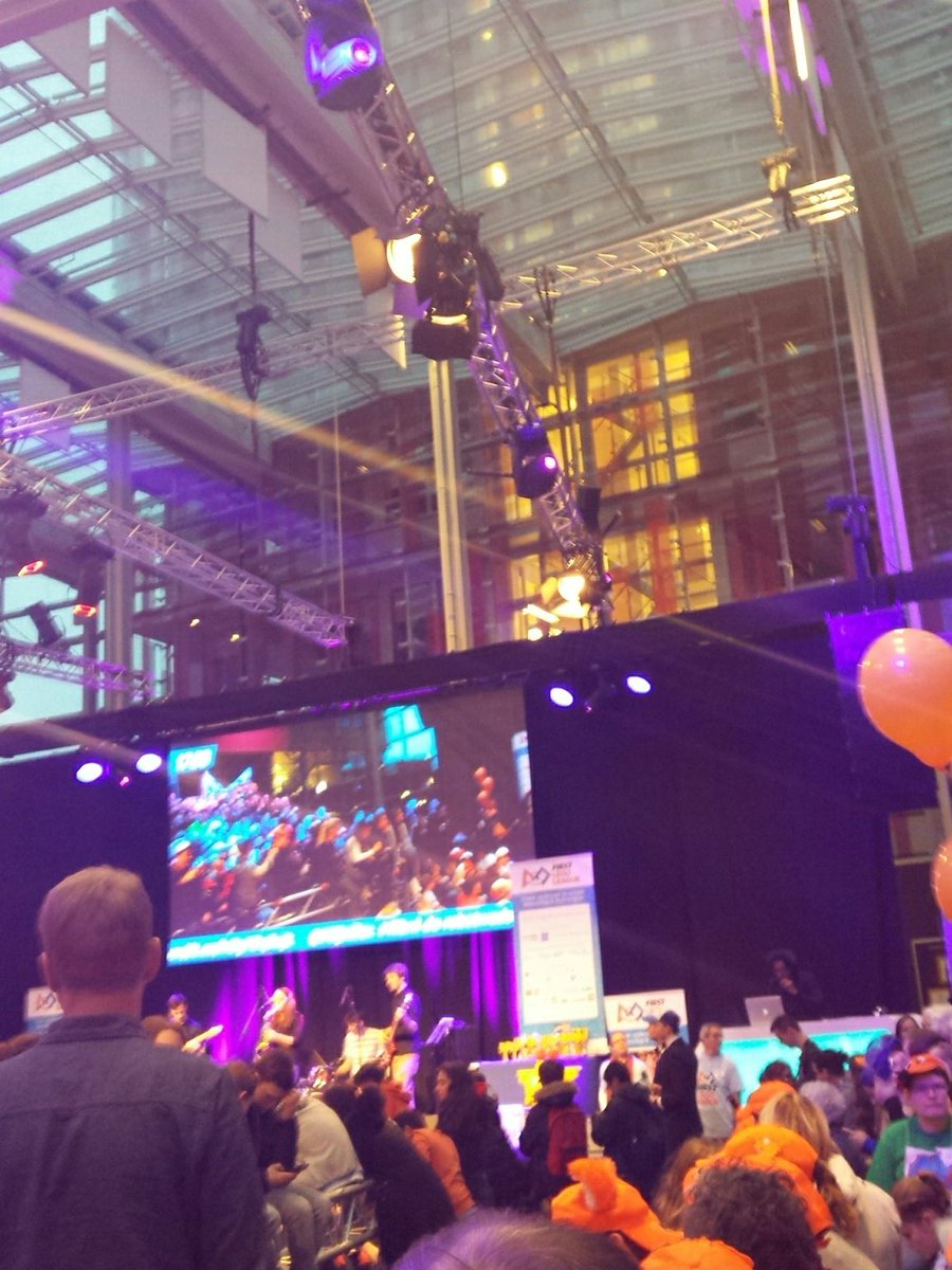 #fllbnl klaar voor de prijsuitreiking met de Tteam.