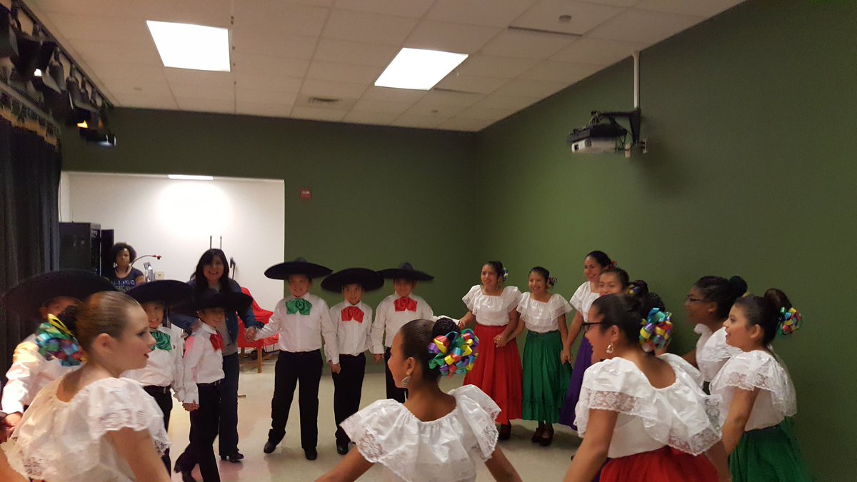 #RRISDSpanichAcademicMeet Bluebonnet Ballet Folklorico rocked it!@RRISD <a href="/BBssoto1/">Sam</a> <a href="/lawandacarley/">LaWanda Carley</a>