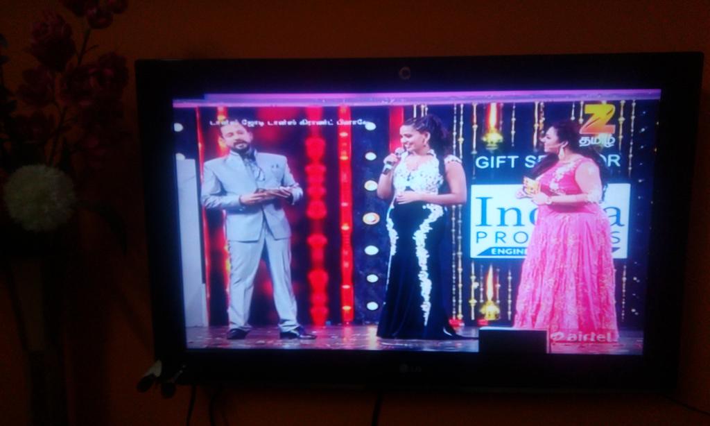 ItsmeNivesh's tweet photo. @SanjanaSingh_ looking so gorgeous  #GlowingFace #100000watts #BlackBeauty  #VeryAttractive https://t.co/YDh6qv0dnZ