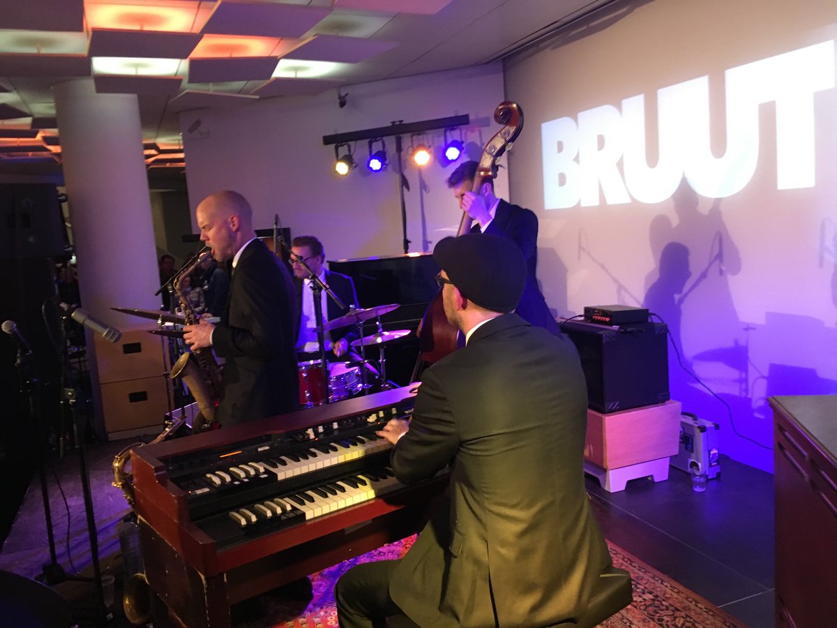 PeterDobe's tweet photo. #bruutmusic Lekker bezig die jongens 🎷🎹 in #muziekgebouwEHV https://t.co/v67jSvjri1