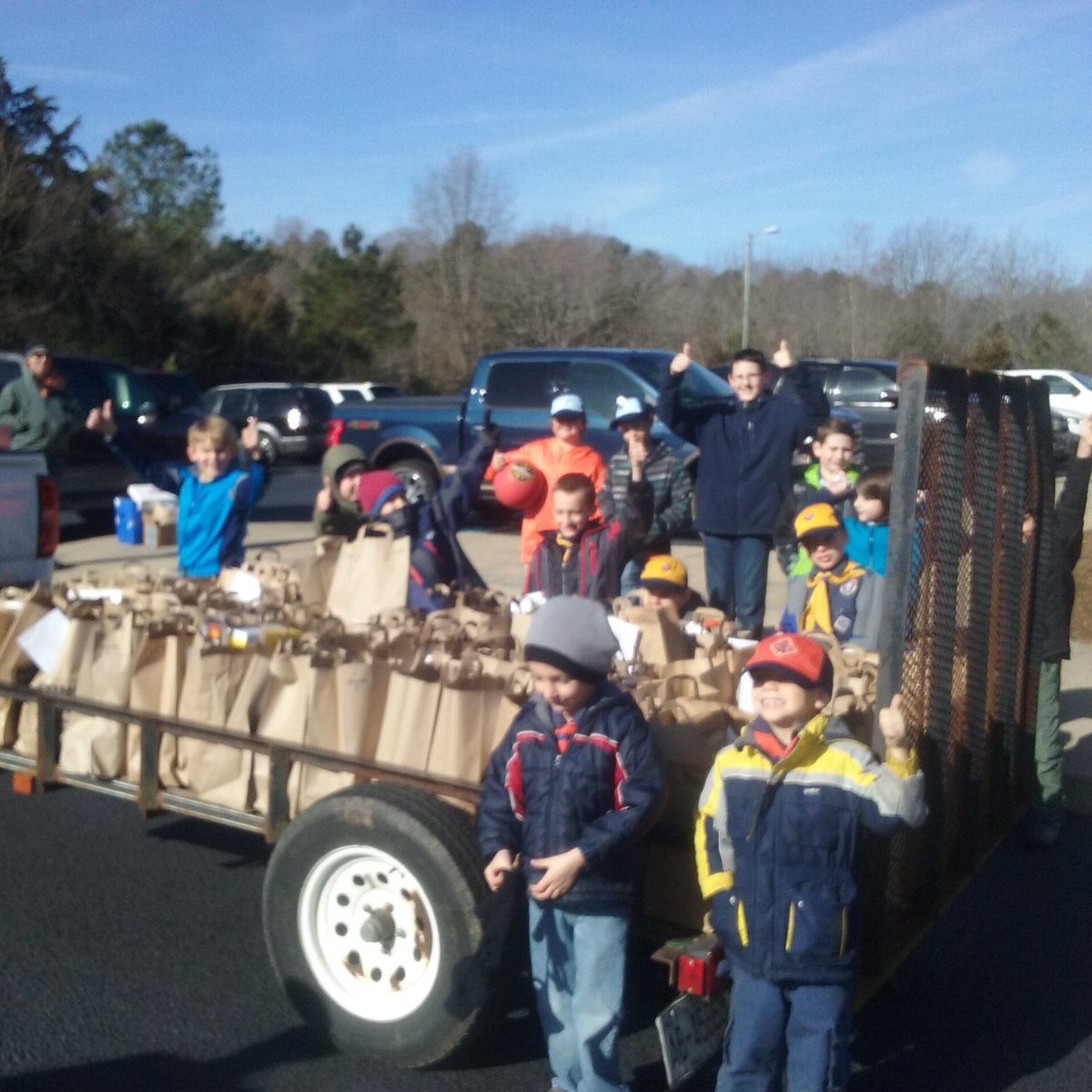 MeckBSA's tweet photo. Great job to all of our Scouts and volunteers out collecting food for our neighbors! @loavesfishesnc @HarrisTeeter https://t.co/X81eidOChp