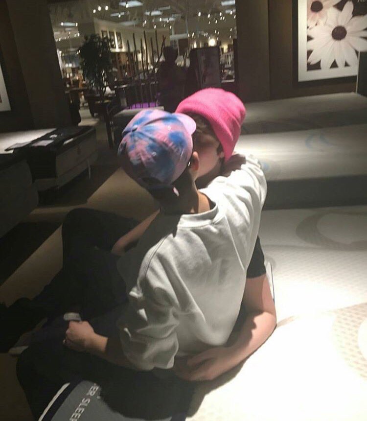 gaersagdr's tweet photo. I never meant to fall for you but I was buried underneath and all that I could see was white. https://t.co/Y8Q32YkXHk
