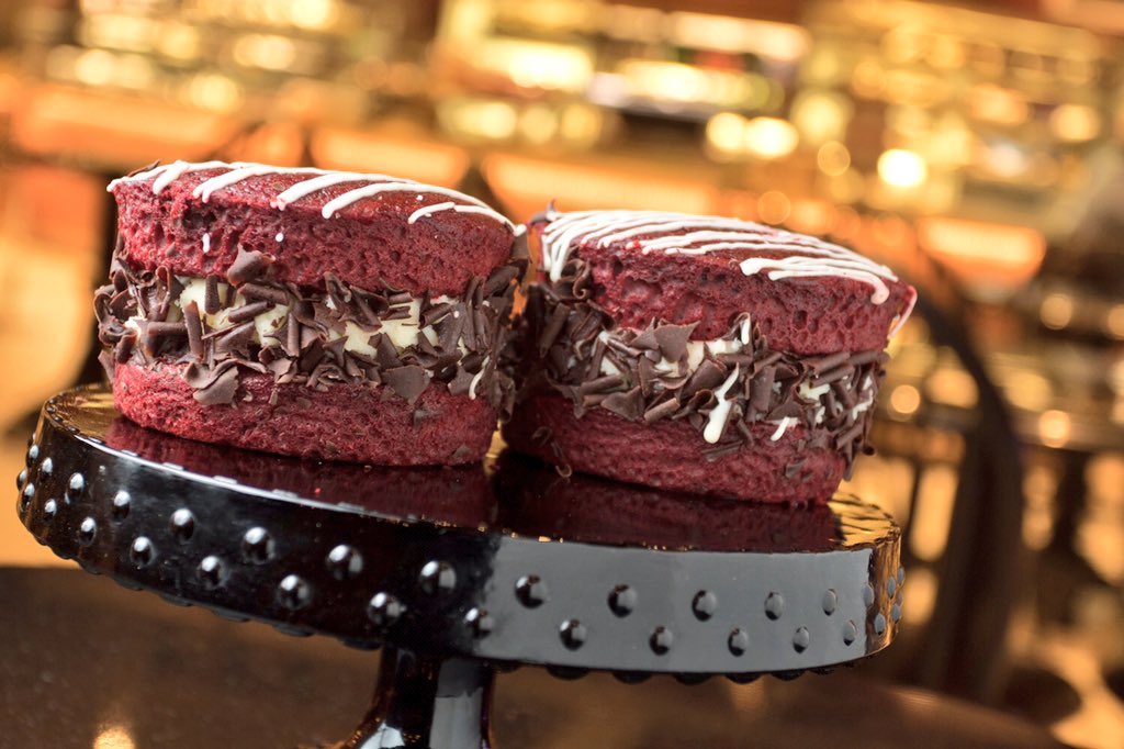SHRTampa's tweet photo. Start your Saturday with something sweet from #RiseKB. On today's menu: red velvet whoopie pies 😋 #HardRockTampa https://t.co/VgGTup9ukH