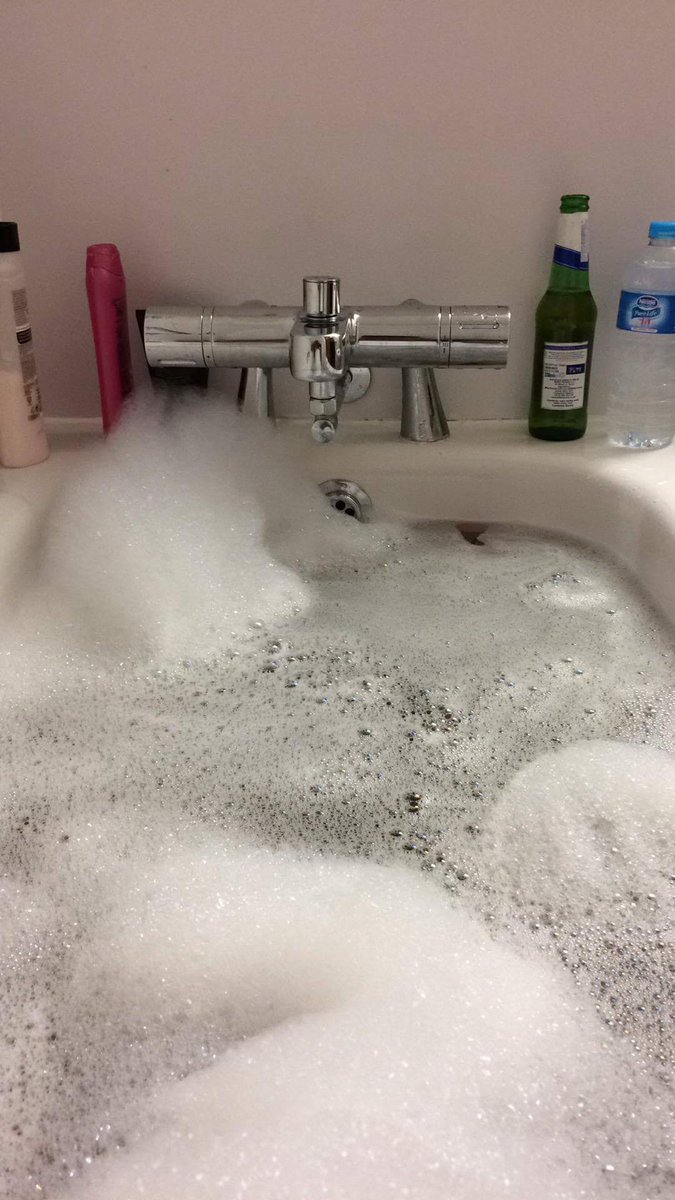 BangorAC's tweet photo. Dan Kashi resting his old legs with a nice bubble bath after a good run at #BUCSXC today https://t.co/x1mZkXuaG0