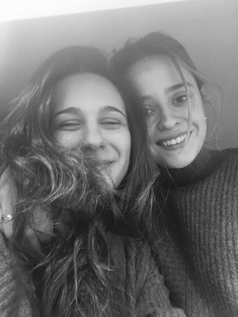 BlancaArroniz's tweet photo. Best team ever 💘💘💘 #muyenamorada #comoparano https://t.co/ti9pO2KaGH