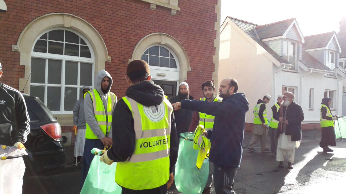 TariqAwan1757's tweet image. Thanks everyone who came to help clean up #Grangetown today from the Grangetown Muslim Cultural Centre. Very productive session [1/2]