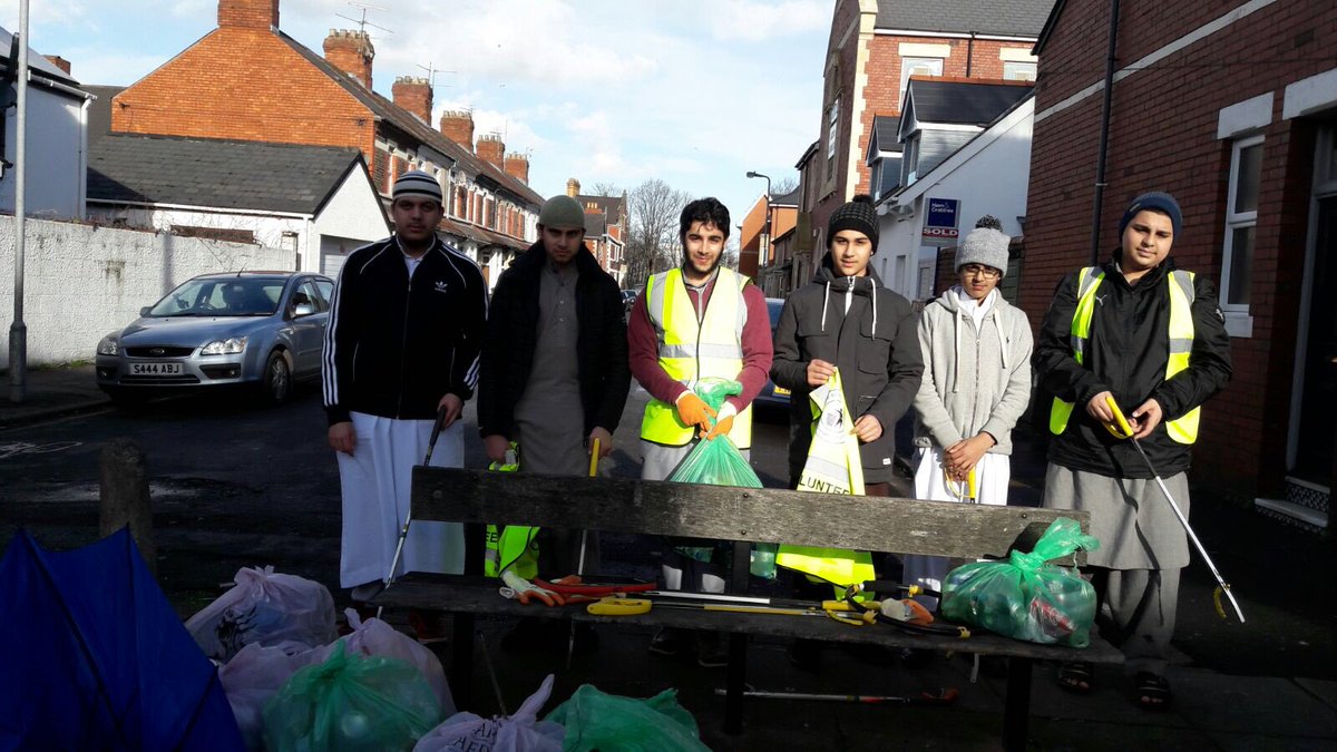 TariqAwan1757's tweet image. Thanks everyone who came to help clean up #Grangetown today from the Grangetown Muslim Cultural Centre. Very productive session [1/2]