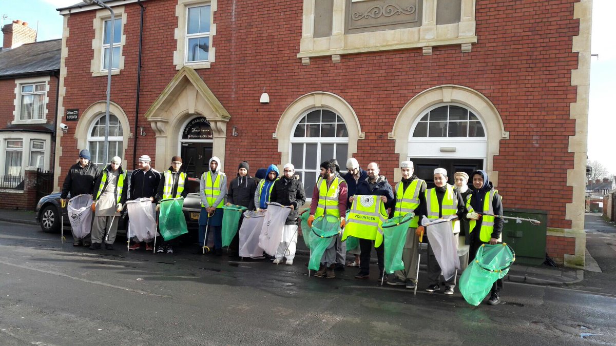 TariqAwan1757's tweet image. Thanks everyone who came to help clean up #Grangetown today from the Grangetown Muslim Cultural Centre. Very productive session [1/2]