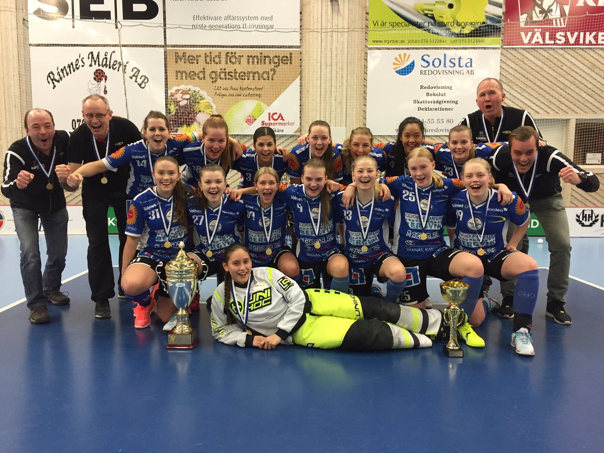 VarmlandsIBF's tweet photo. Stort grattis till Karlstad IBF Ungdom som damklassen på DM idag! Man slog @sibkdam i finalen med 3-0. #vibf #DM #innebandy https://t.co/KWZQpyntzV