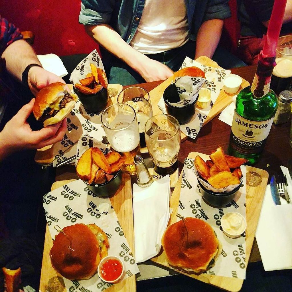 kierandurcan's tweet photo. #SoberLaneCork #CorkBurgerFest https://t.co/Q8o4ebjrjE https://t.co/UJ56Q4NAIw